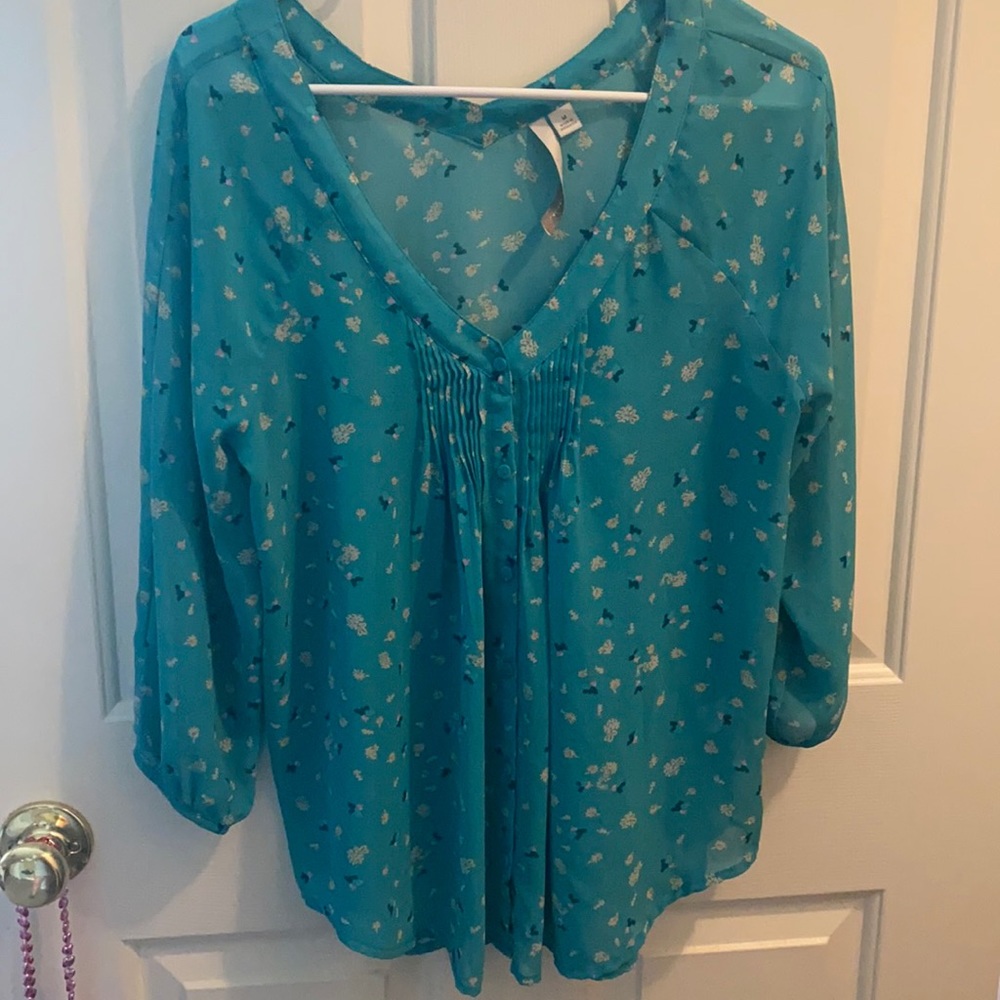Women’s Lauren Conrad size M lightly worn blouse.